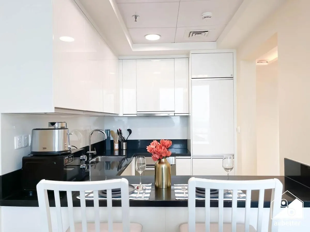 Stunning 2-Bedroom Apartment With Canal Views Dubai